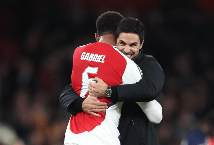 Mikel Arteta celebrates with Gabriel.